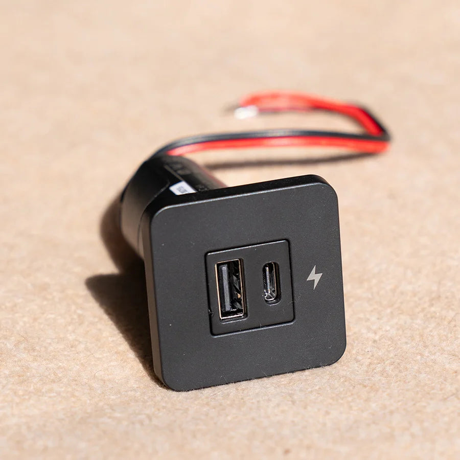 Scanstrut Tile 12V/24V Indoor Ultra Fast Dual USB Charger - Black Bezel