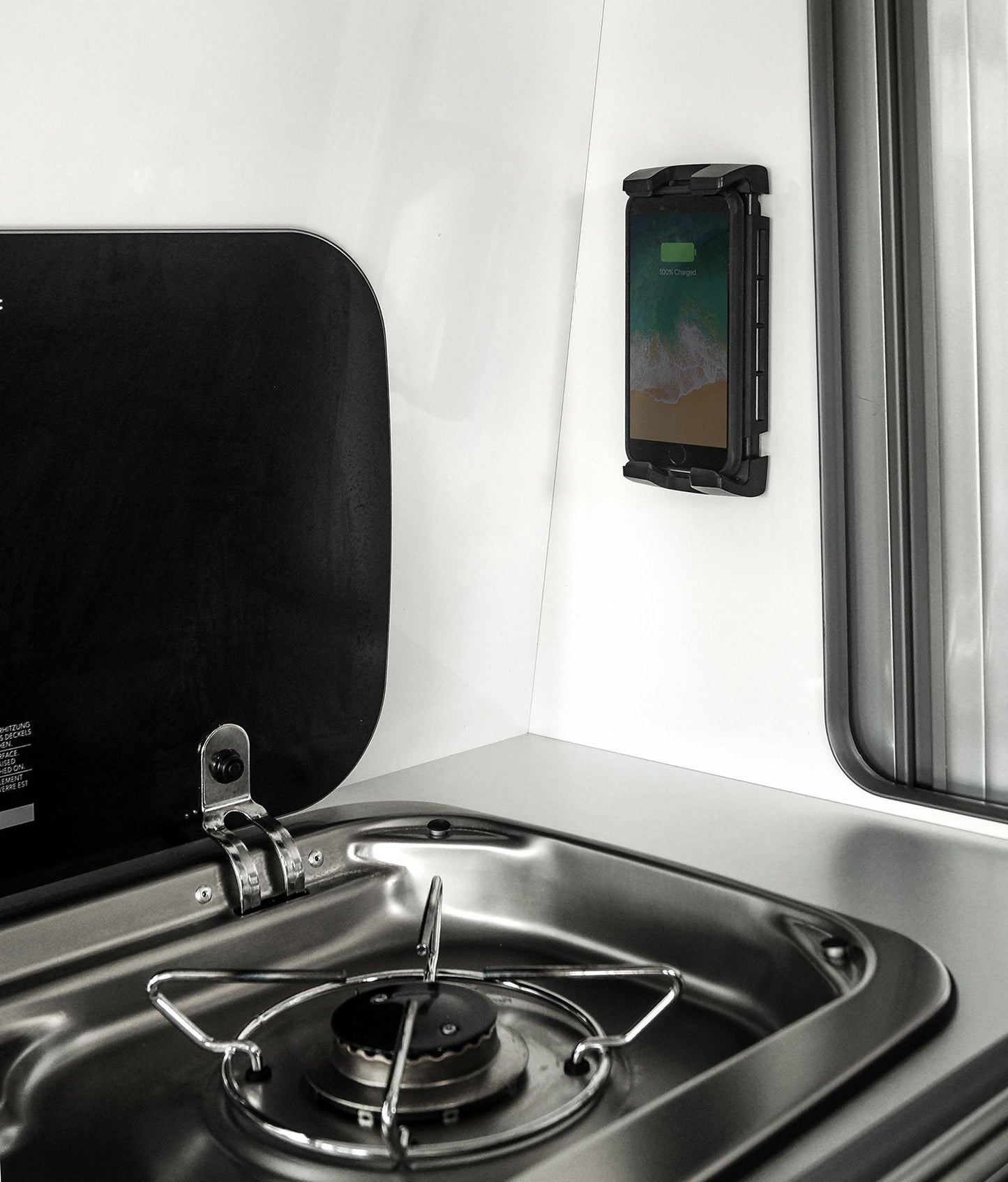 Scanstrut Surface 15W 12V/24V Indoor/Outdoor Waterproof Wireless Phone Charging Dock